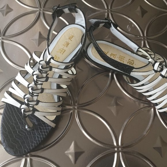 L. A. M. B Leather Knot Sandals 39 - Picture 2 of 8